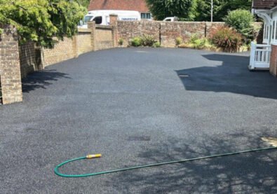 New-Tarmac-Driveway-Installation-in-Tunbridge-Wells-5-600x400